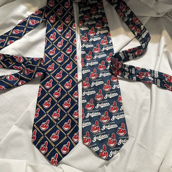 2 RM SPORT CLEVELAND INDIANS MLB PATTERN NECK TIES 1995 1996 100% Silk Tie - Picture 2 of 16